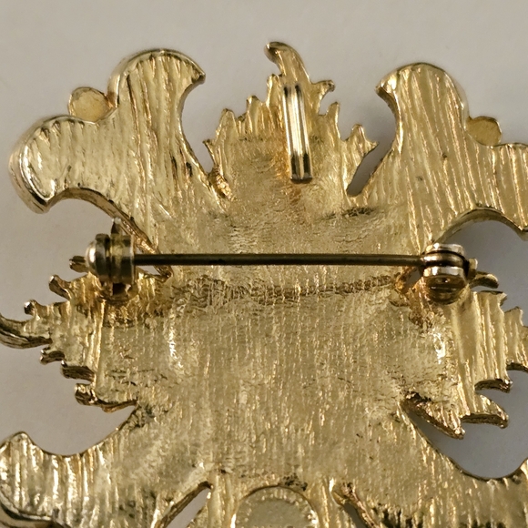 Vintage Accessocraft NYC Gold Tone Green Maltese Cross Brooch pendant estate - Picture 11 of 12